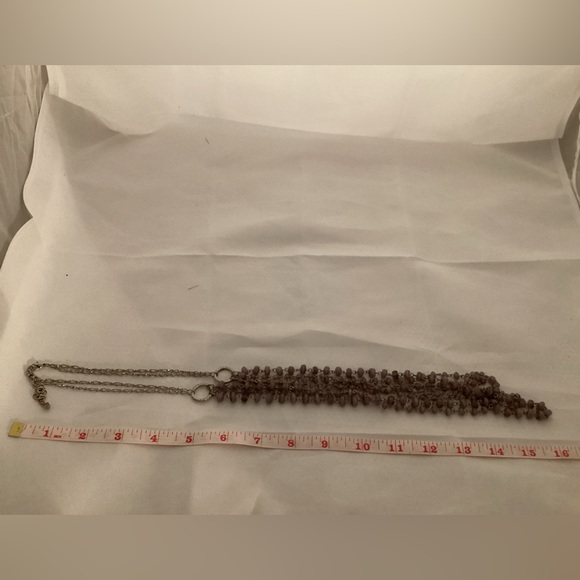 Long multiple rows metallic and beads necklace - Picture 4 of 5